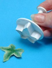 Veined Ivy Leaf Plunger Cutter Large