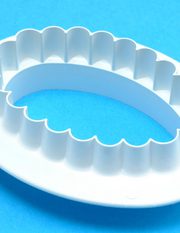 Plain Fluted Oval Cutter Large 70mm